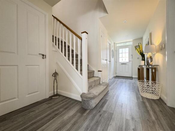 4 bed Detached for sale Image 5