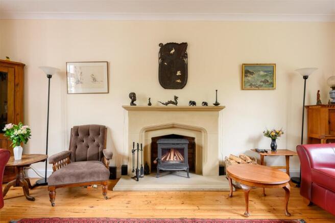 5 bed Detached for sale Image 10