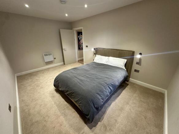 2 bed Apartment to rent Image 5