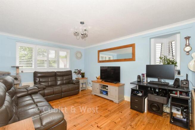Lounge/Dining Room.