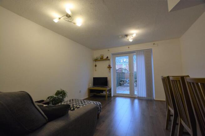 2 bed Semi-Detached to rent Image 4