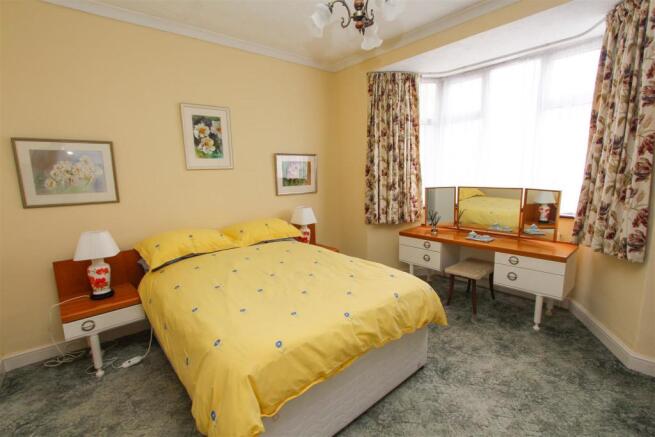 Bedroom 1.jpg