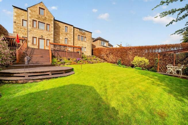 4 bed Detached for sale Image 7