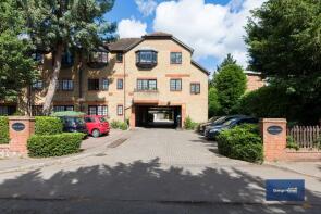 17, Royal Court, Queen Annes Gardens, Enfield EN1 2JE