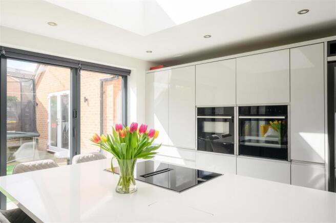 4 bed Detached for sale Image 9
