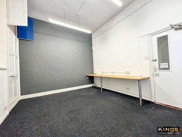 5 bed Town House for sale Image 11
