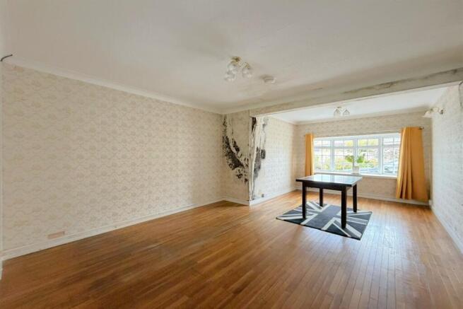 5 bed Detached for sale Image 11