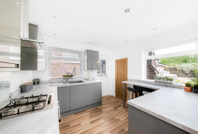 Kitchen 2.jpg