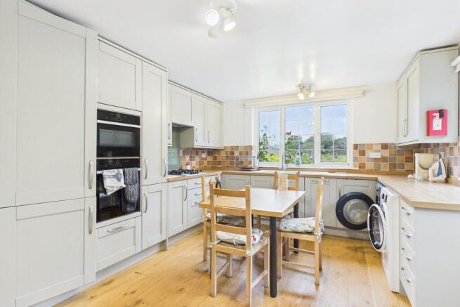 4 bed Detached for sale Image 5