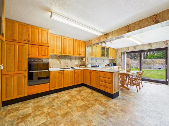30 Vicarage Fields, Ruabon, Wrexham photo 4