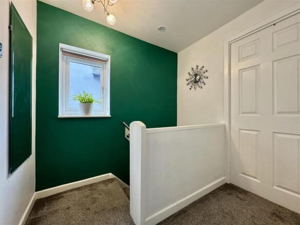 3 bed Semi-Detached for sale Image 7