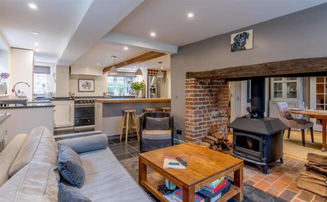8490452-Interior08 - cropped.jpg