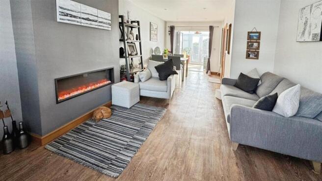 c7f80b40-Lounge 20 281 29.jpg