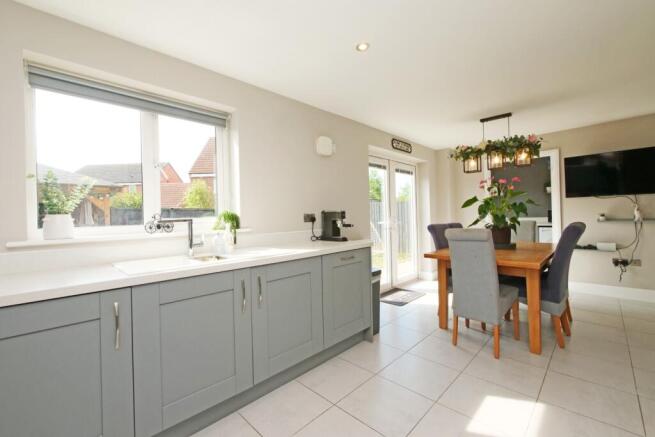 4 bed Detached for sale Image 5