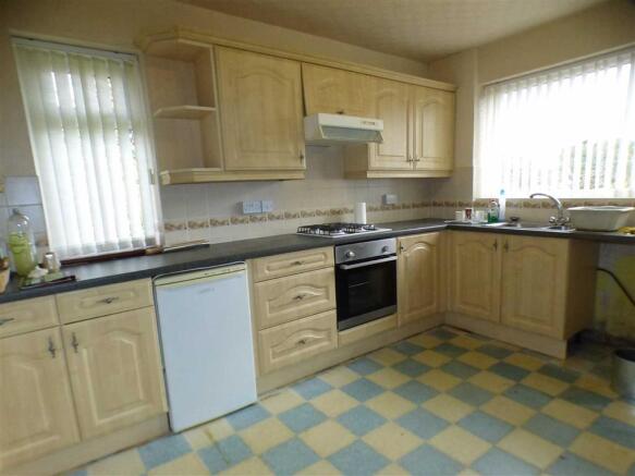 KITCHEN/DINING ROOM