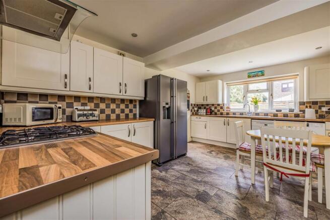 6 Katrina Gardens, Hayling Island-Small-PorticoMar