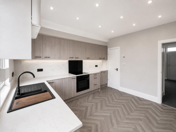 3 bed Terraced to rent Image 12