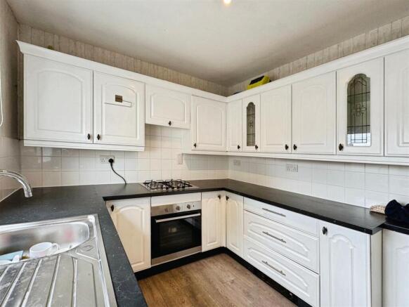 4 bed Semi-Detached for sale Image 9