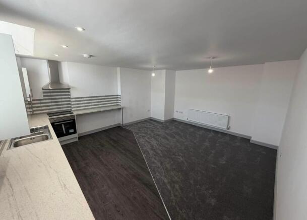 2 bed Apartment to rent Image 10