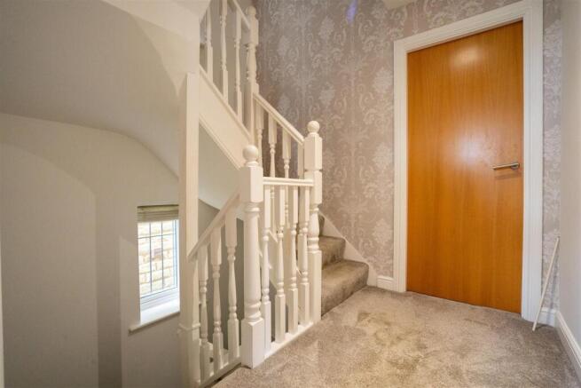 5 bed Detached to rent Image 12