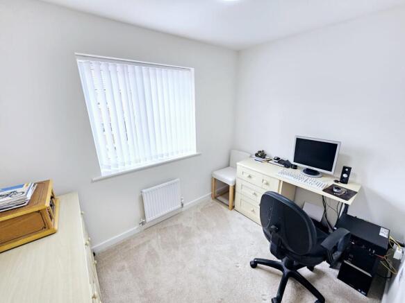 4 bed Detached for sale Image 11