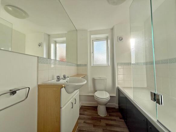 24, Clos Springfield, Talbot Green, Pontyclun, Rhondda Cynon Taff. CF72 8FE photo 4