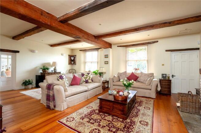 5 bed Detached for sale Image 4