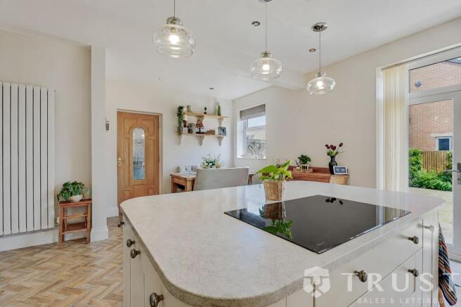 4 bed Detached for sale Image 7