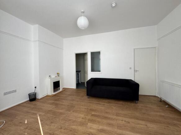 1 bed Flat to rent Image 8