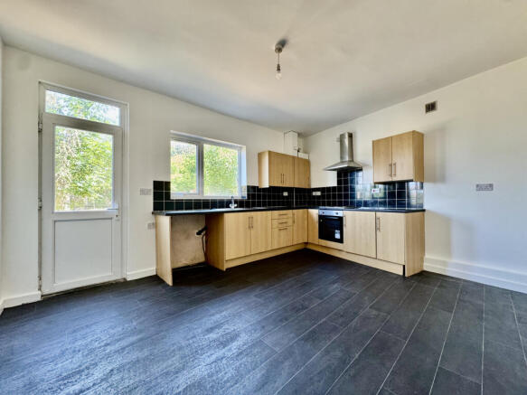 2 bed Terraced to rent Image 4