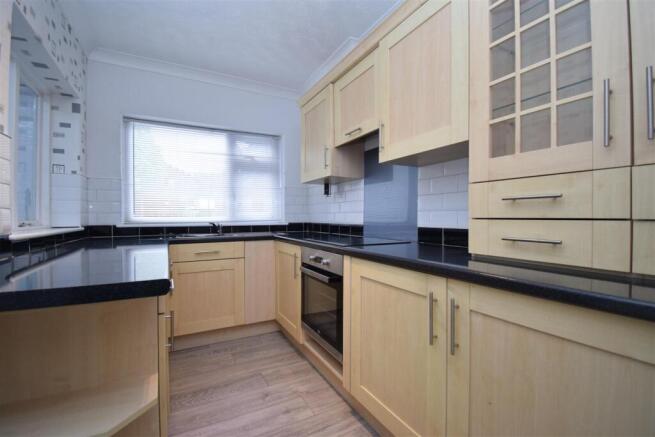 2 bed Terraced to rent Image 4