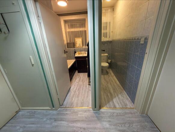 2 bed Flat for sale Image 12