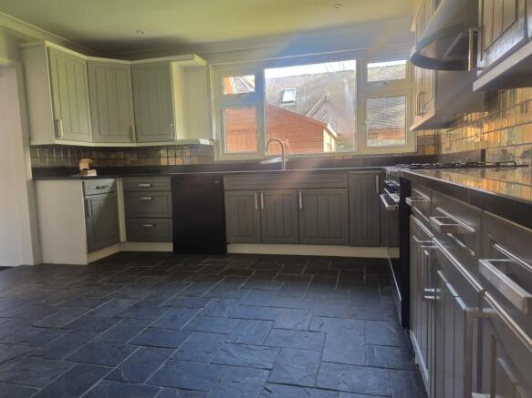 46 Castle Way, Leybourne, West Malling, Kent ME19 5HG photo 4