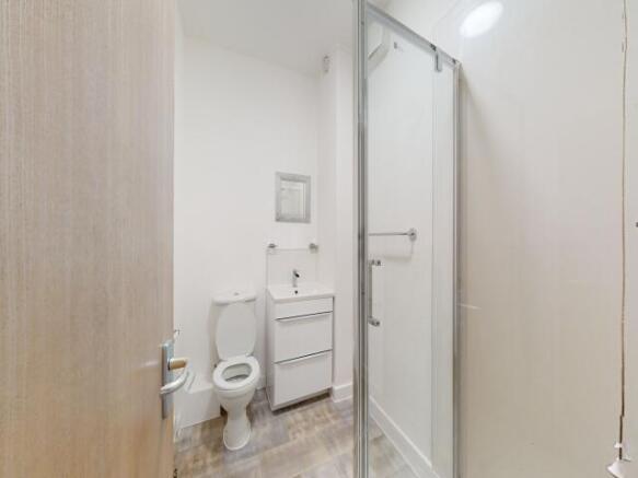 4 bed Not Specified to rent Image 6