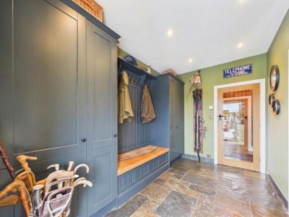6 bed Detached for sale Image 9