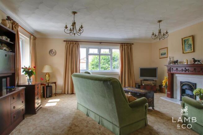LOUNGE: