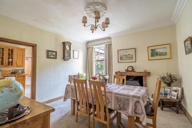 5 bed Detached for sale Image 7
