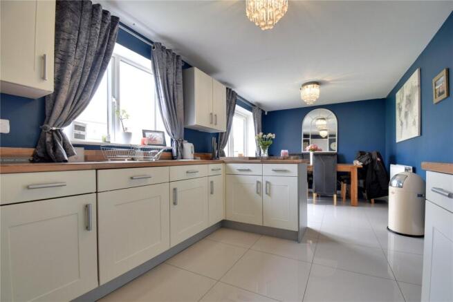 4 bed Detached for sale Image 5