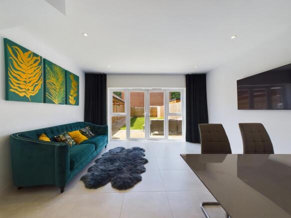 CAM02136G0-PR0018-STILL020