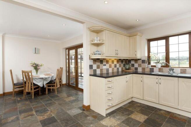 Kitchen/ Dining Area