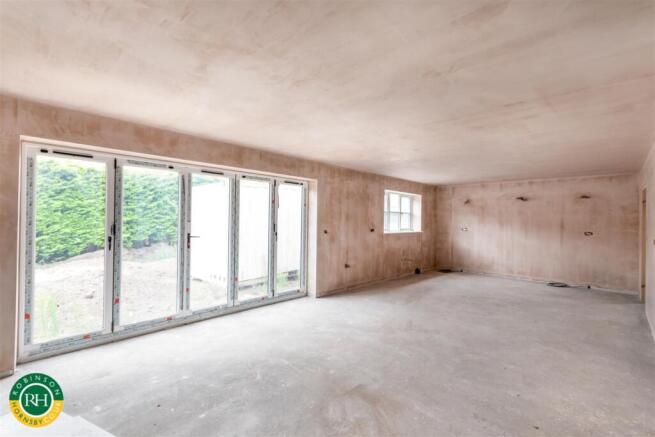 4 bed House for sale Image 4