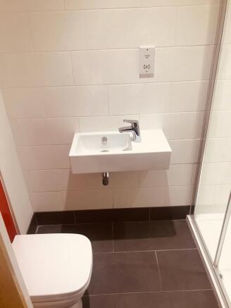 2 bed Apartment to rent Image 6