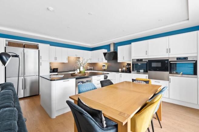 3 bed Flat for sale Image 6
