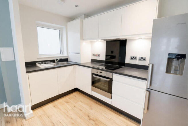 1-bed flat on Reservoir Way, Hainault, £270,000