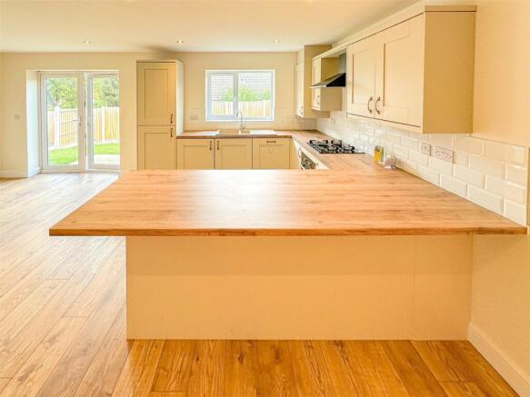 3 bed Bungalow for sale Image 6
