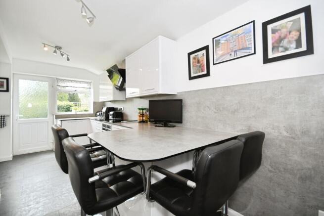 4 bed Detached for sale Image 5