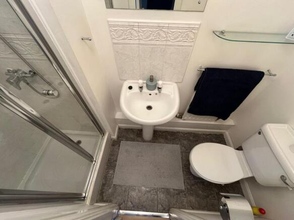 3 bed Flat to rent Image 5