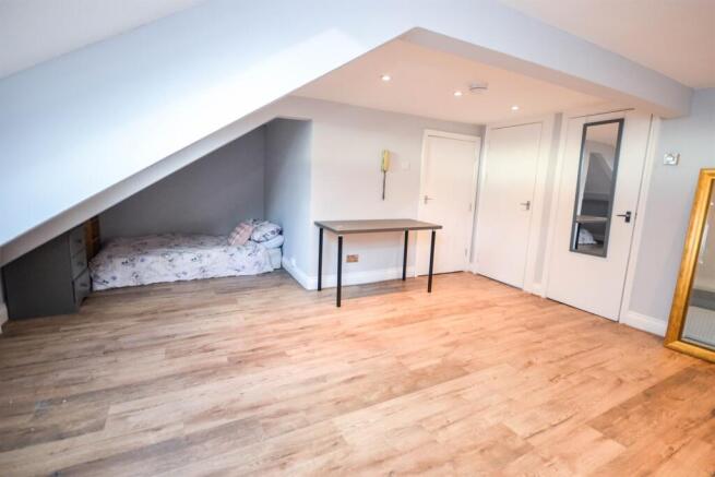 Lounge/Bedroom