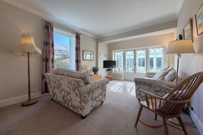 5 bed Detached for sale Image 4