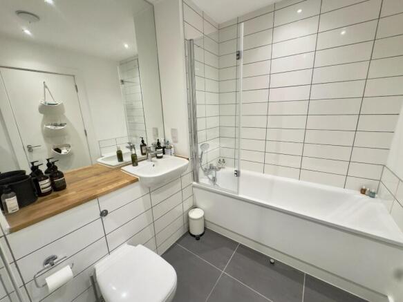 BATHROOM 2